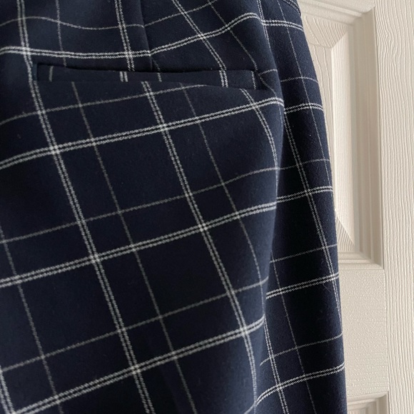 Banana Republic Sloan Fit Navy Plaid Ankle Pants (size 8) - Picture 10 of 14